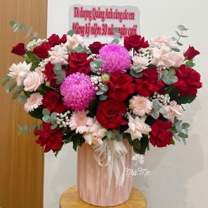 Giỏ hoa mix tone đỏ - hồng